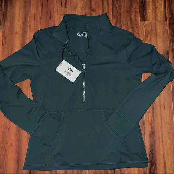 Women’s athletic 1/2 zip. Stretchy and soft. - Picture 1 of 3